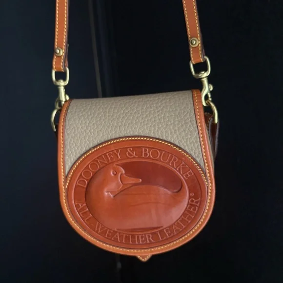 Vintage Dooney and Bourke Awl Taupe Leather Big Duck Crossbody Bag - Picture 2 of 16